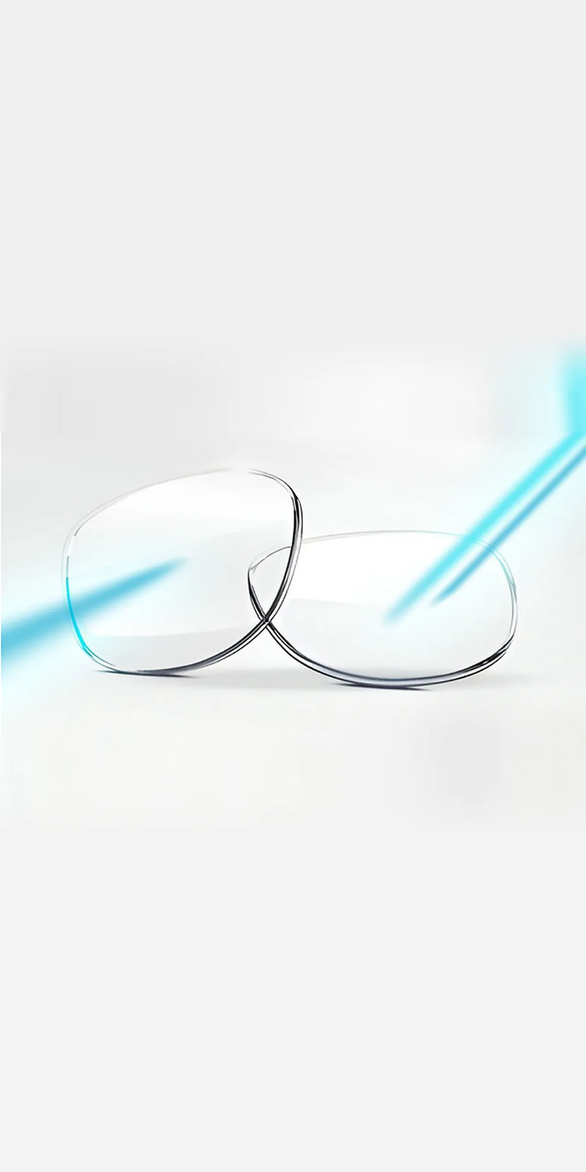 Duas lentes oftálmicas transparentes sobrepostas, atravessadas por feixes de luz azul